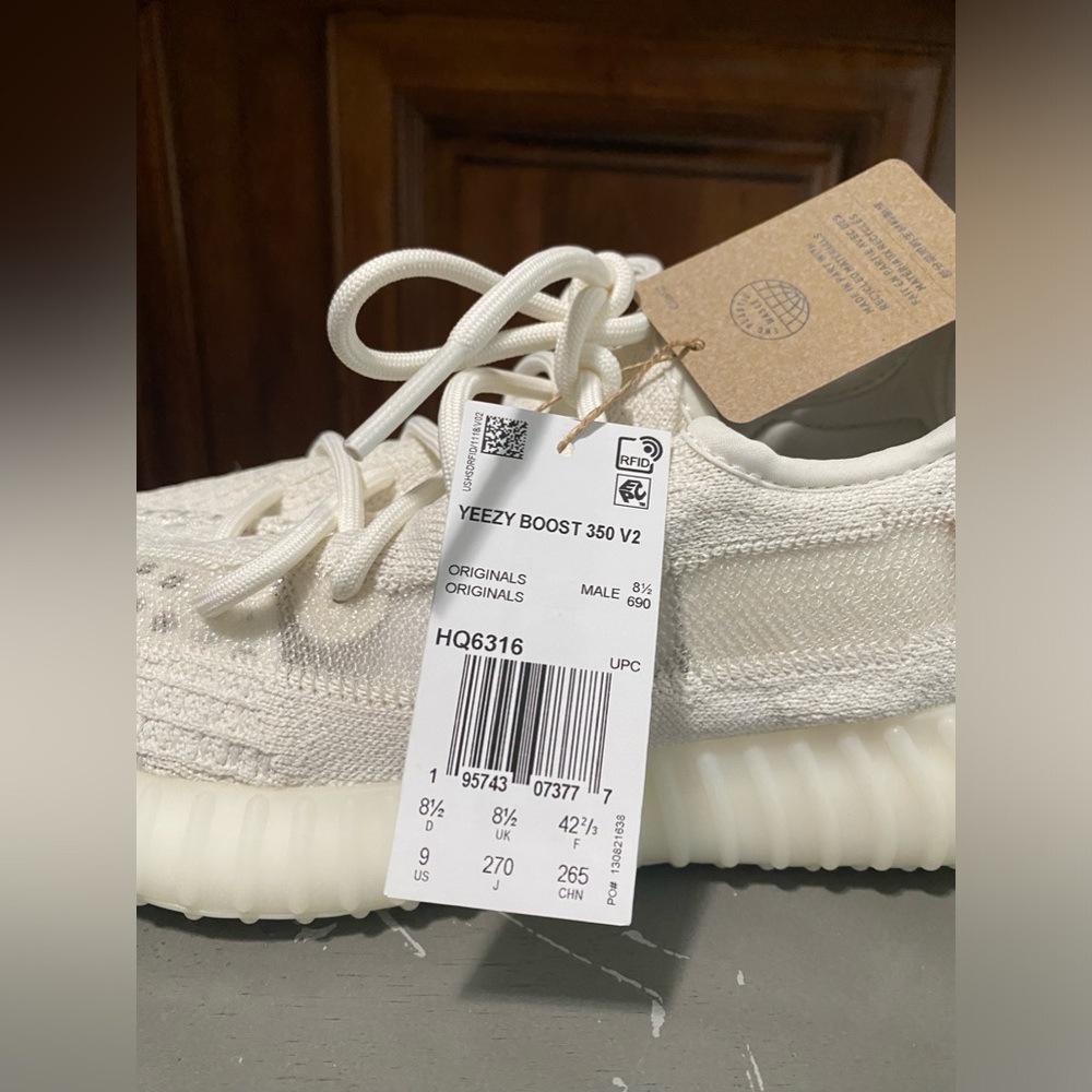 **NWT** Yeezy Boost 350 V2 Men’s - Picture 9 of 10